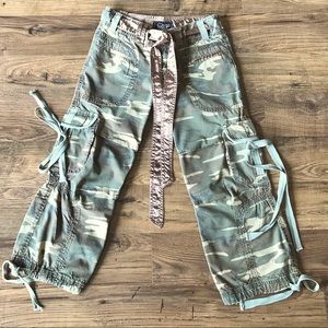 Miss Me Camo Cargo Capri XS-S 0-2